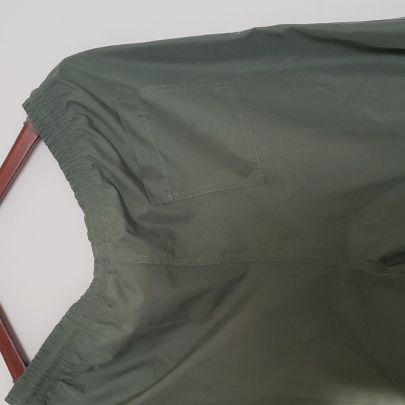 IZOD Windbreaker Quarter Zip Set - Picture 8 of 8